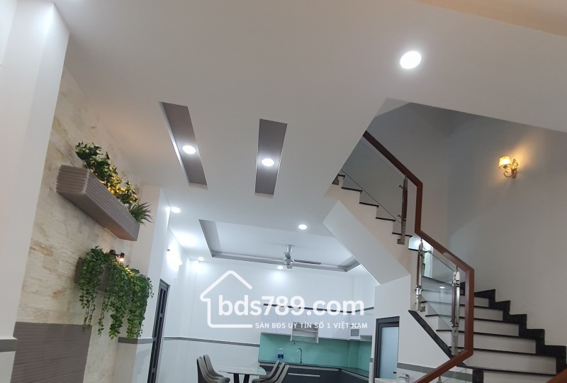 Bán nhà góc hai mặt tiền đường 11 Trường Thọ Thủ Đức TPHCM,LH 0909428959